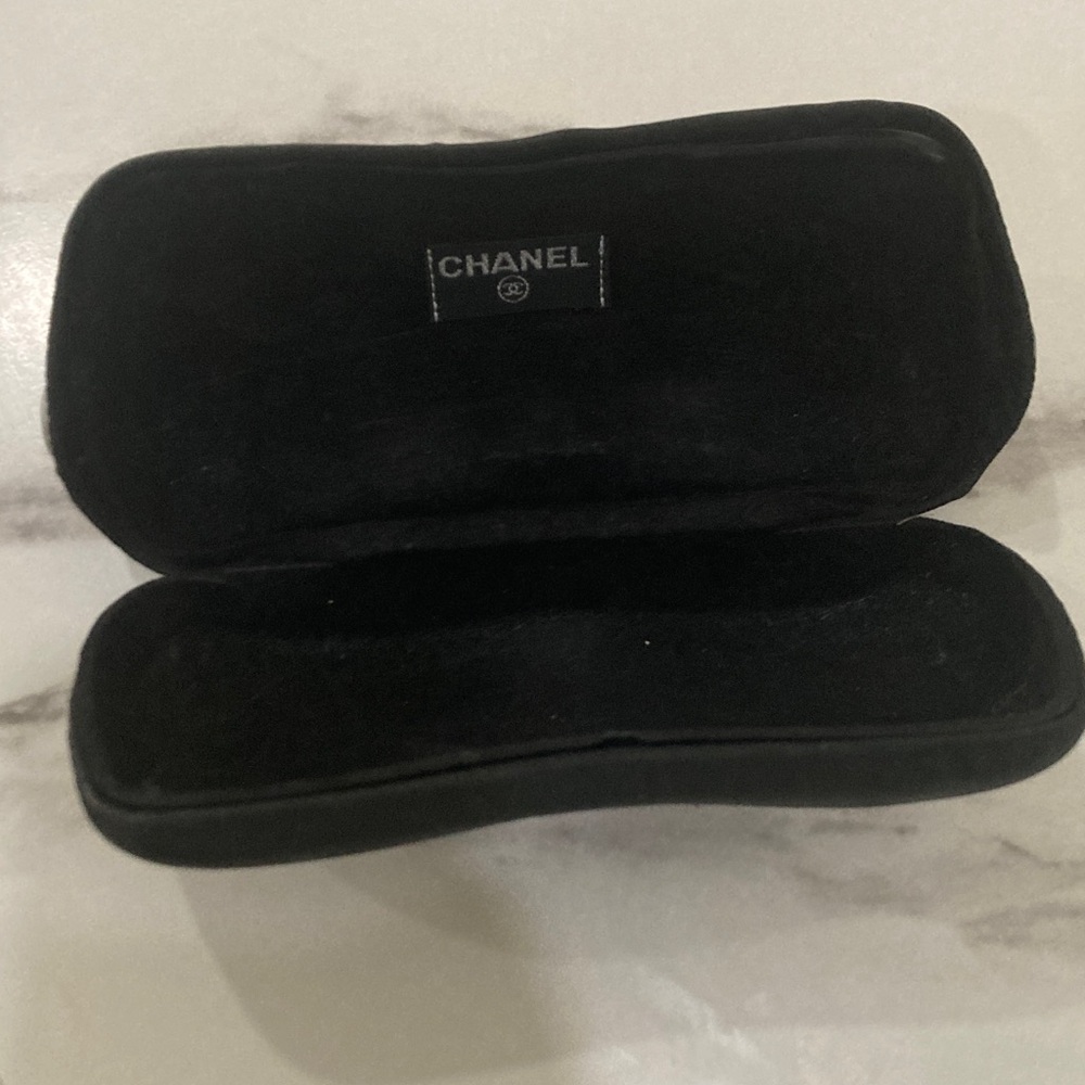 CHANEL Elegant Black Eyewear Case - Picture 5 of 11